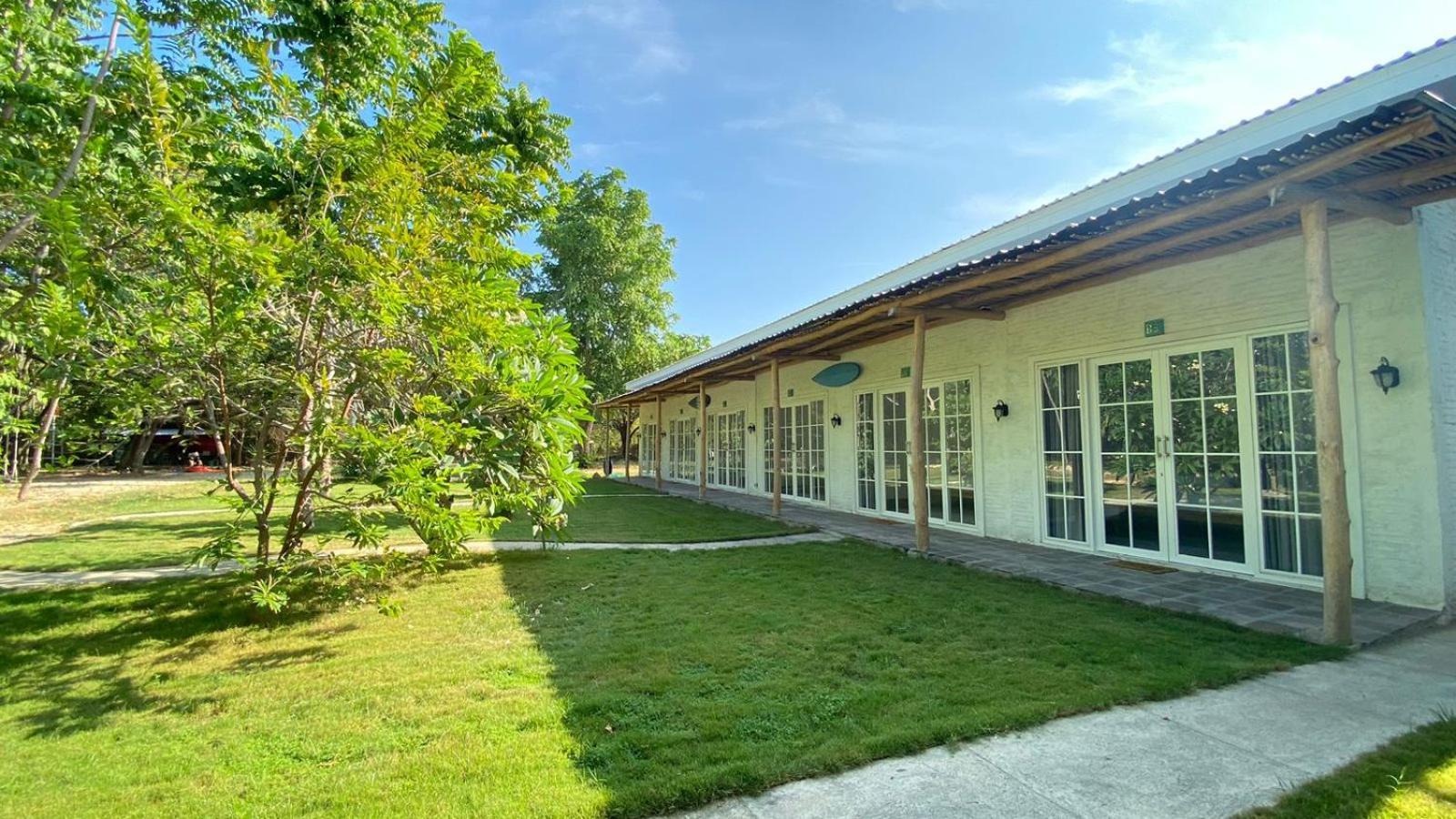 Pasir Putih Resort & Resto Maluk Kültér fotó