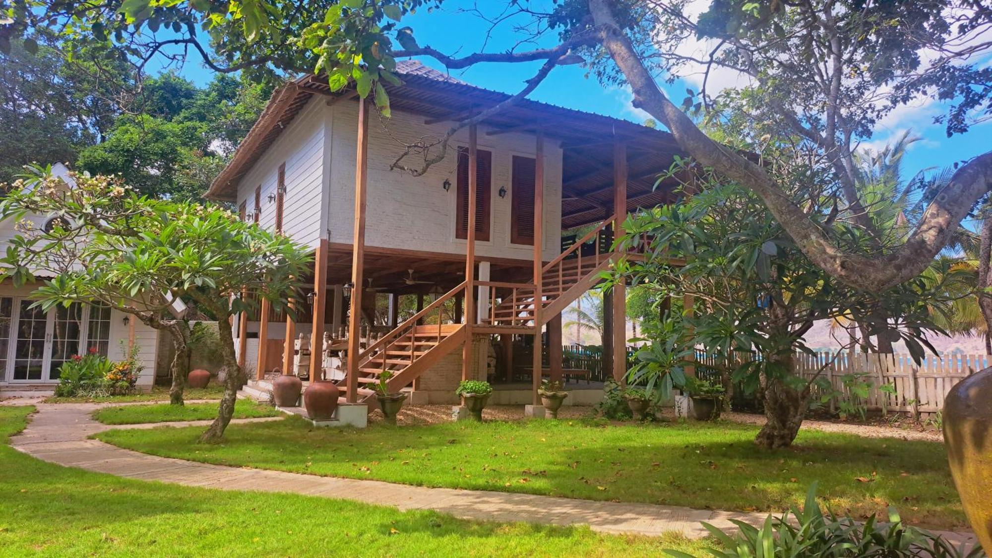 Pasir Putih Resort & Resto Maluk Kültér fotó