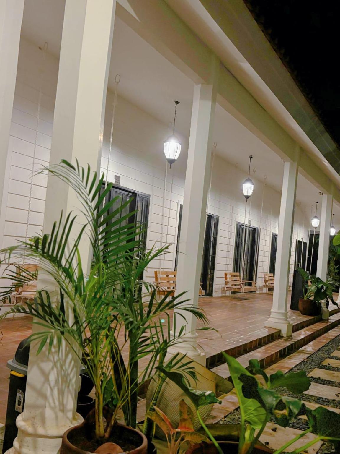 Pasir Putih Resort & Resto Maluk Kültér fotó